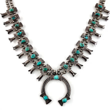 Load image into Gallery viewer, Vintage Box Bow Necklace
