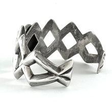 Load image into Gallery viewer, Vintage Navajo Guild Bracelet