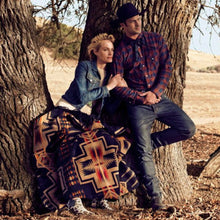 Load image into Gallery viewer, American Vogue February 2013