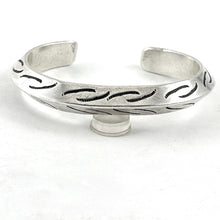Load image into Gallery viewer, Heavy Vintage Carinated Bracelet
