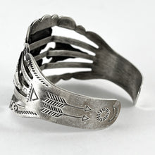 Load image into Gallery viewer, Vintage Bracelet With Arrows
