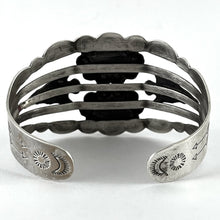 Load image into Gallery viewer, Vintage Bracelet With Arrows
