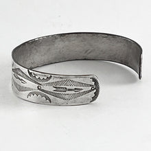 Load image into Gallery viewer, Vintage Ingot Bracelet
