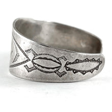 Load image into Gallery viewer, Vintage Ingot Silver Bracelet
