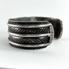 Load image into Gallery viewer, Vintage Ingot Single Stone Bracelet
