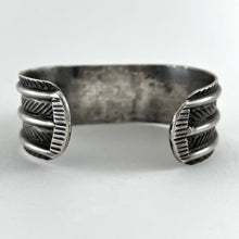 Load image into Gallery viewer, Vintage Ingot Single Stone Bracelet
