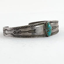 Load image into Gallery viewer, Single Stone Bracelet With Arrow Stamps
