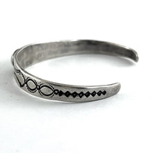 Load image into Gallery viewer, Vintage Single Stone Bracelet
