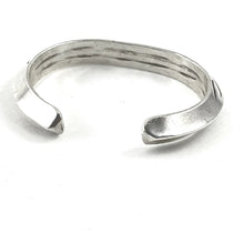 Load image into Gallery viewer, Heavy Vintage Carinated Bracelet

