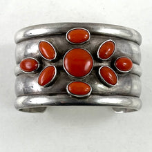 Load image into Gallery viewer, Small Vintage Coral Bracelet
