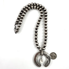 Load image into Gallery viewer, Vintage Naja On Ingot Beads
