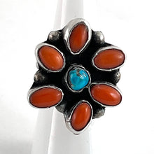 Load image into Gallery viewer, Funky Flower Ring<br>Size: 7
