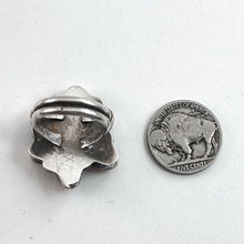 Load image into Gallery viewer, Funky Flower Ring<br>Size: 7
