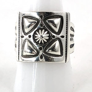 Four Way<br>By Clendon Pete<br>Size: 9.5