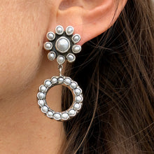 Load image into Gallery viewer, Fresh Water Pearl Hoops&lt;br&gt;By Federico
